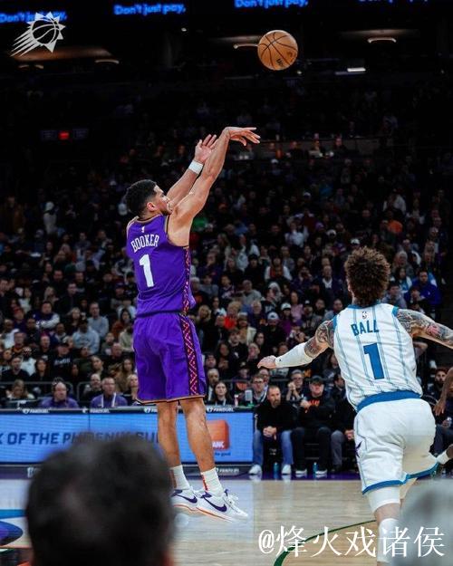 布克砍下30分太阳击败黄蜂重返西部前十 爵士险胜篮网 布克砍下30分太阳击败黄蜂重返西部前十 爵士险胜篮网